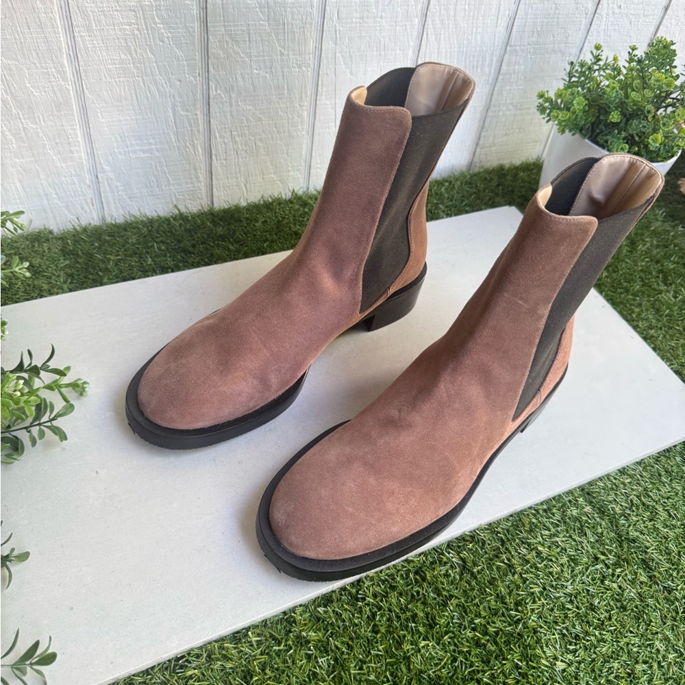 Stuart Weitzman
Women's Brown Cline Sleek Chelsea
Boot Brown size 8 fits 7.5 New - Picture 3 of 15